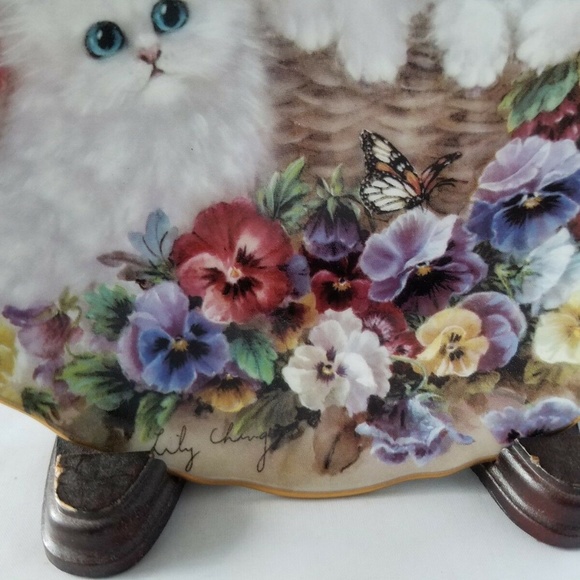 Bradford Exchange Basket of Love Collector Plate - Picture 2 of 6